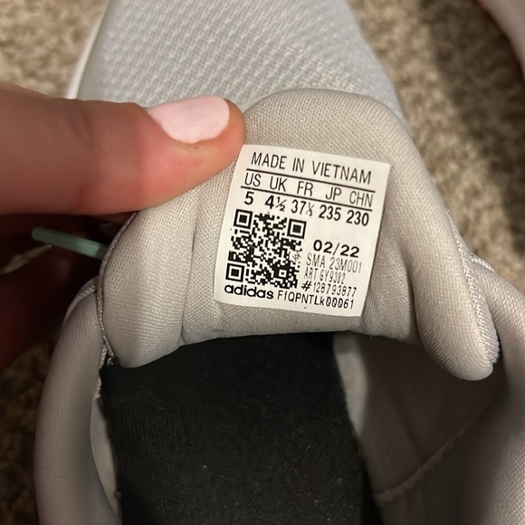 Women’s Adidas Bounce tennis shoes - Picture 4 of 4